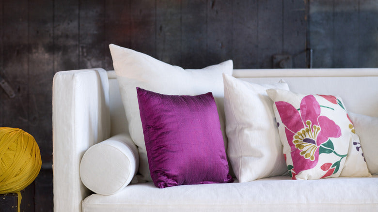 THROW PILLOW